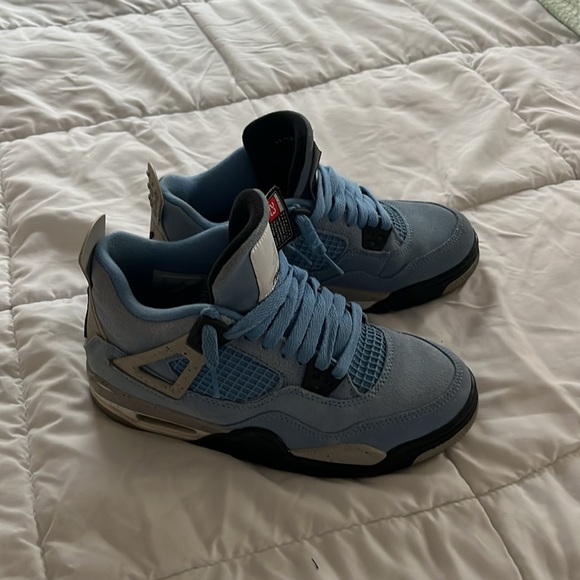 UNC Jordan 4 - Picture 4 of 4